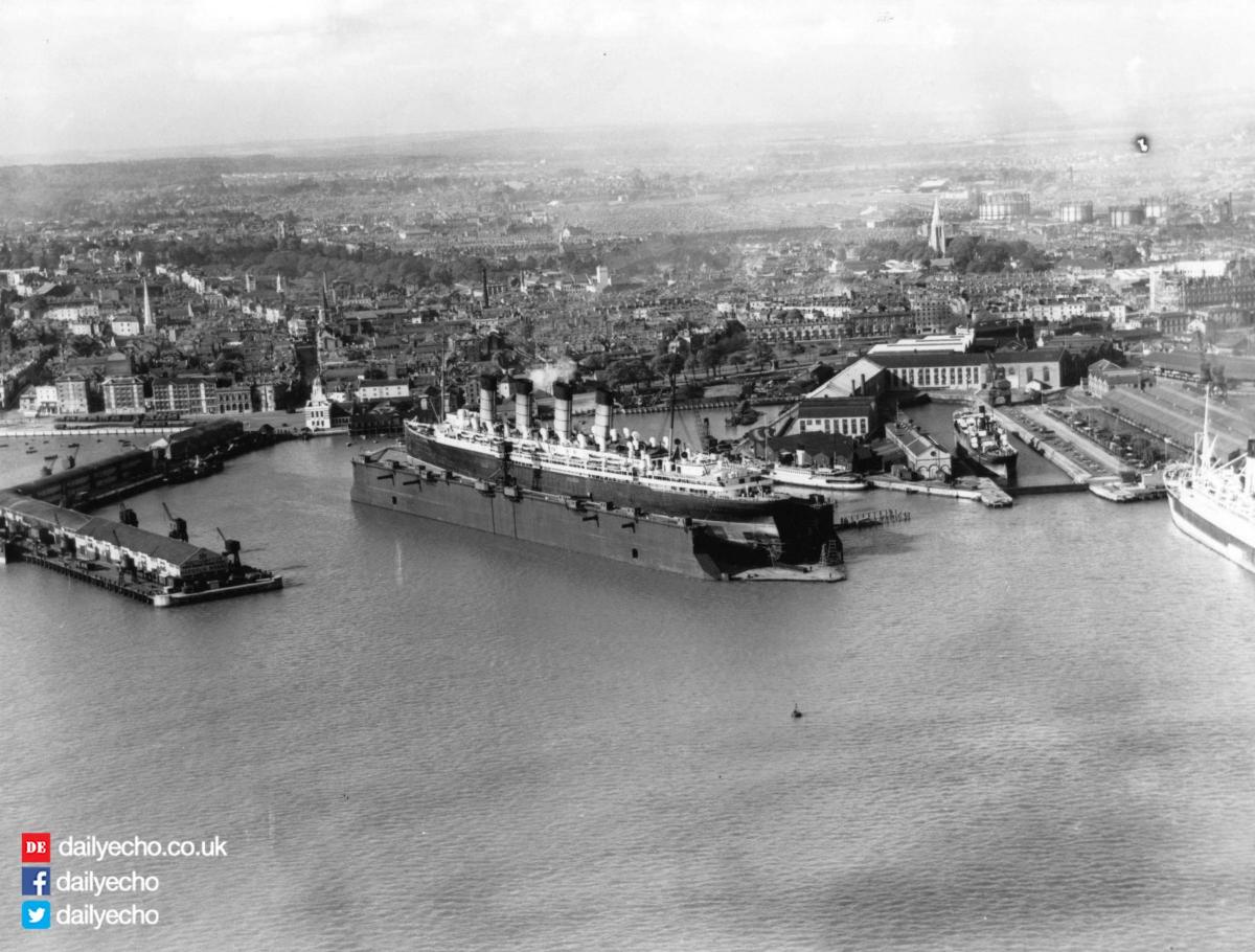 Town Quay and Floating Dock 1933