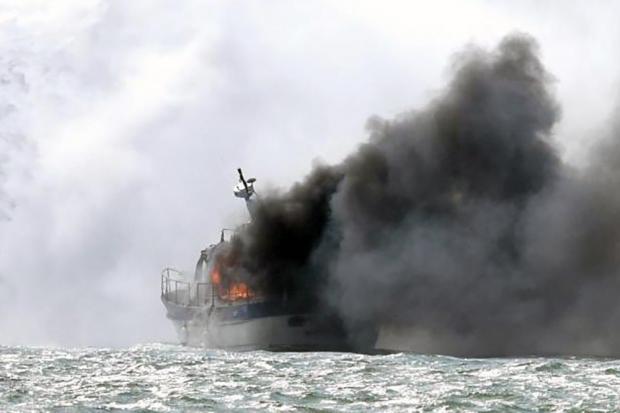 Boat fire this afternoon on the Solent which resulted in the motorboat sinking...Shots taken near Hamble, Hampshire...Â© Simon Czapp/Solent News & Photo Agency.UK +44 (0) 2380 458800..