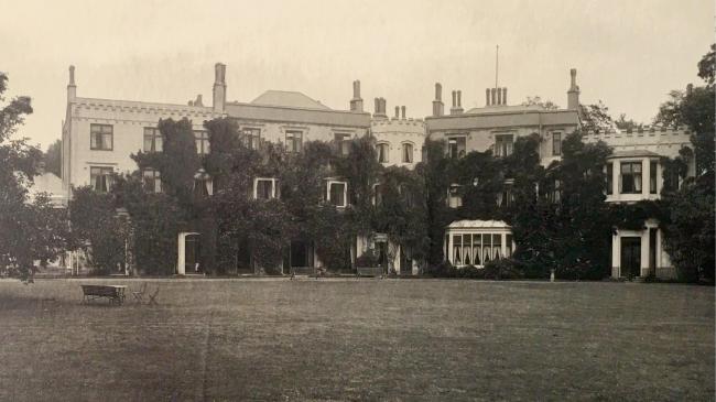 The Lyndhurst Park Hotel about 100 years ago.